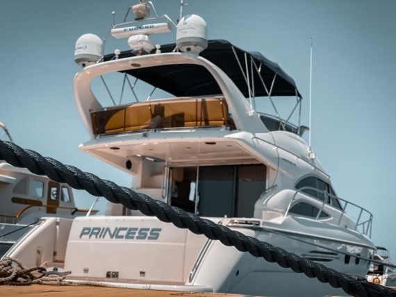 Яхта Принцесса - 45 Сочи Аренда